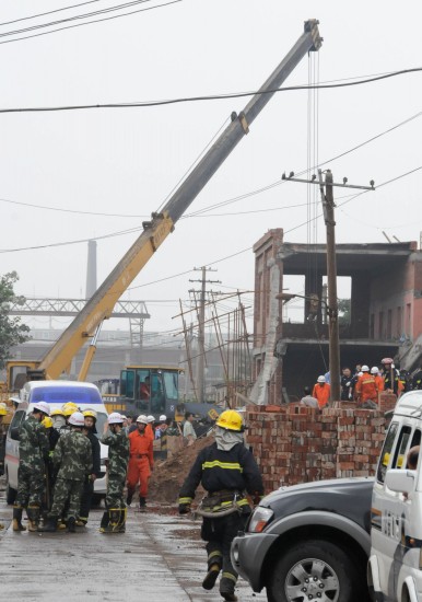 石家庄在建厂房遭雷击坍塌17人遇难