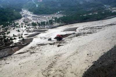2009年8月10日，高雄县小林村被泥石流掩埋。 