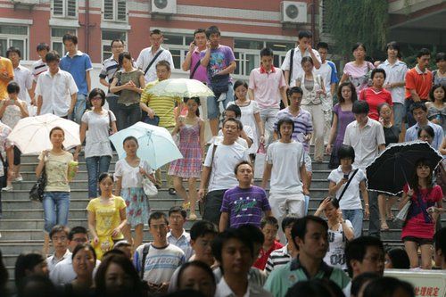 重庆4.2万人参加公务员考试 考录比达到28:1