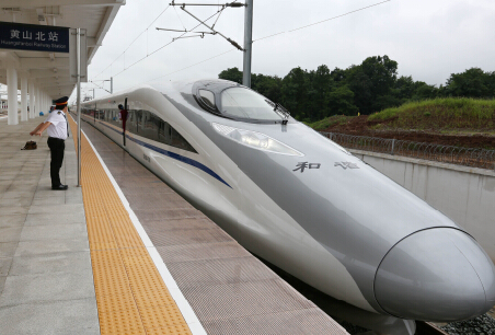 行驶在京福高铁线上的“黄山号”列车