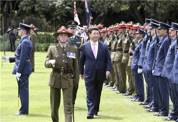 图为2014年11月20日，习近平出席新西兰总督迈特帕里举行的欢迎仪式
