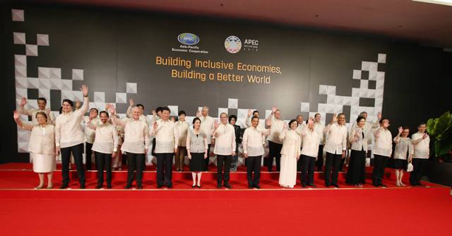 本次APEC领导人非正式会议的“全家福”。