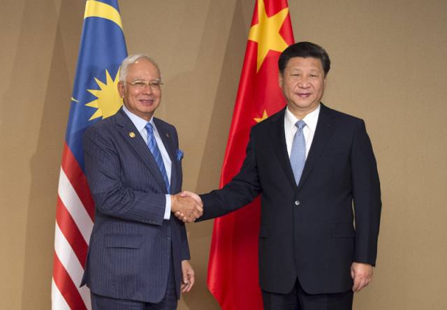 习主席在马尼拉的正式活动从一场双边会见开始。17日下午，习主席会见马来西亚总理纳吉布。