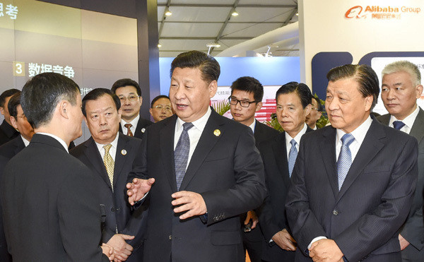 12月16日，中共中央总书记、国家主席习近平在浙江省乌镇视察“互联网之光”博览会。 