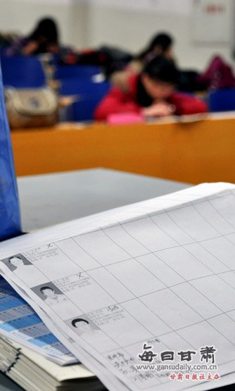 2010年甘肃省公务员考试考场内外图片速递