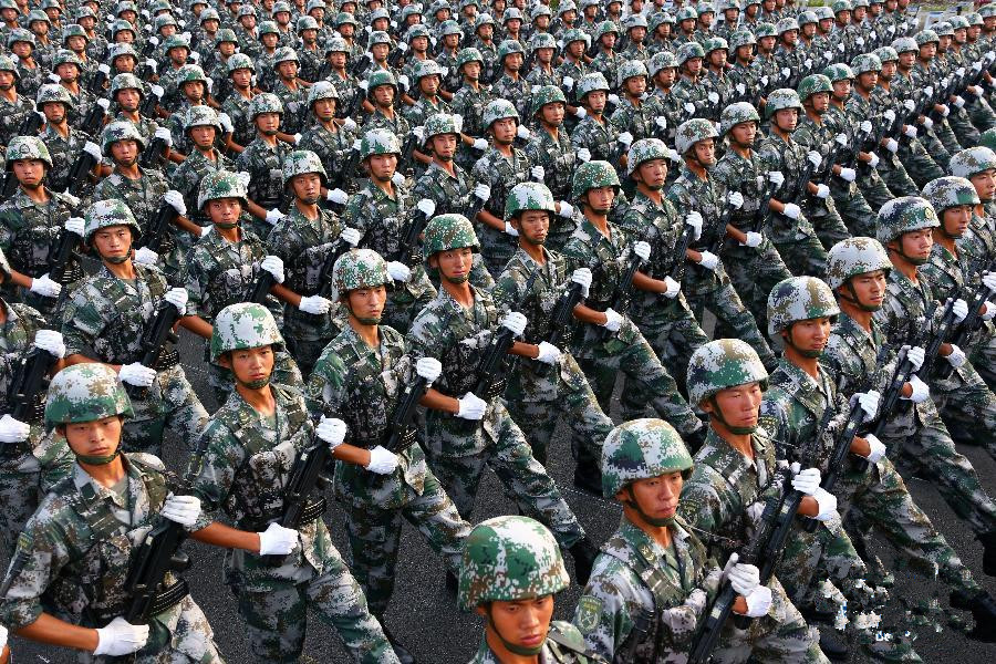 “刘老庄连”英模部队方队在进行严格训练(7月23日摄)。