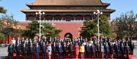 9月3日，纪念中国人民抗日战争暨世界反法西斯战争胜利70周年大会在北京天安门广场隆重举行