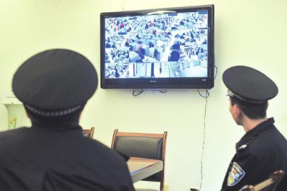 11月28日，全省司法系统公开录用公务员笔试成都考点，警方正在密切关注监控视频。
